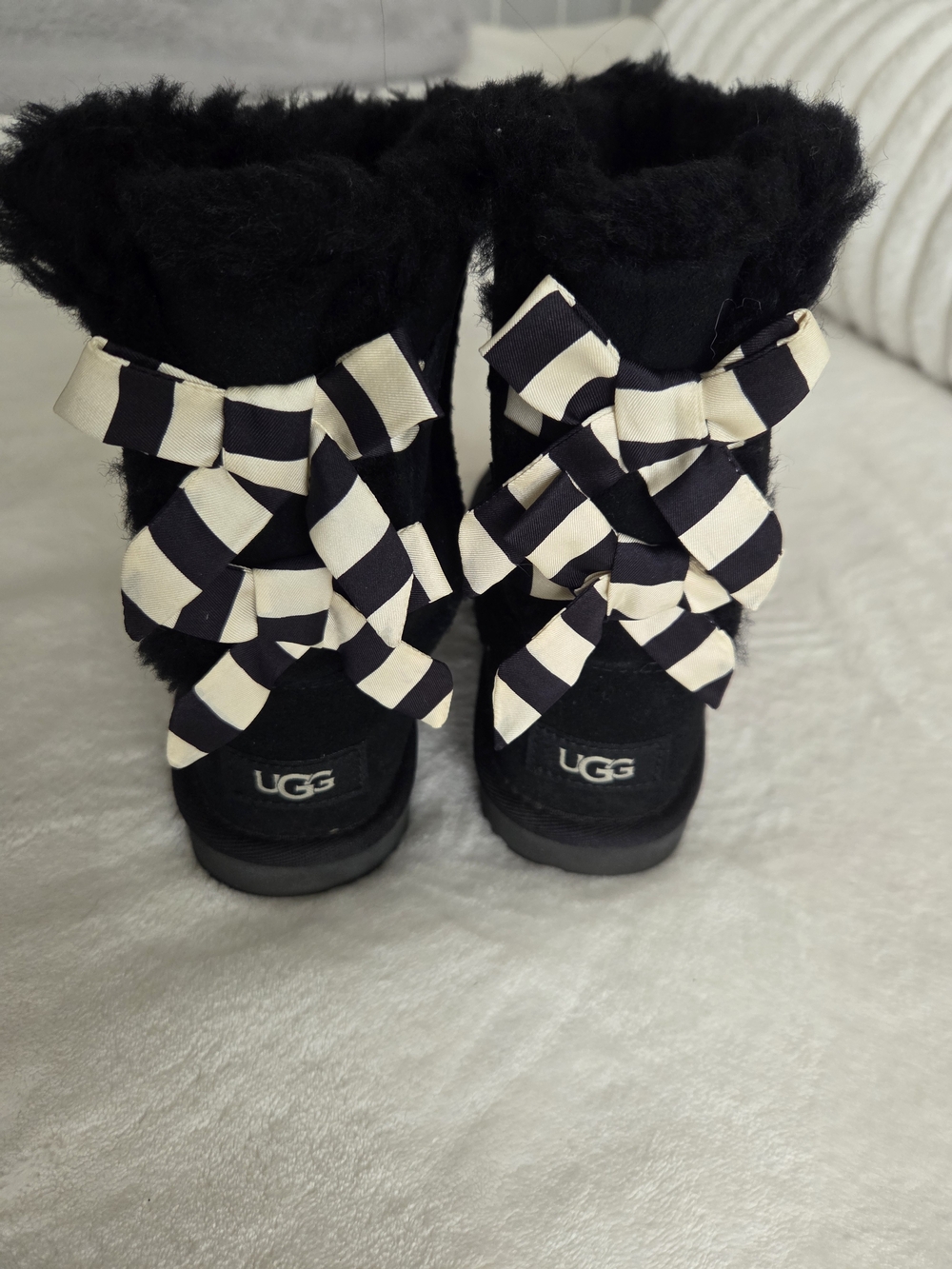 UGG Kids Black Shearling Bow Back Boots